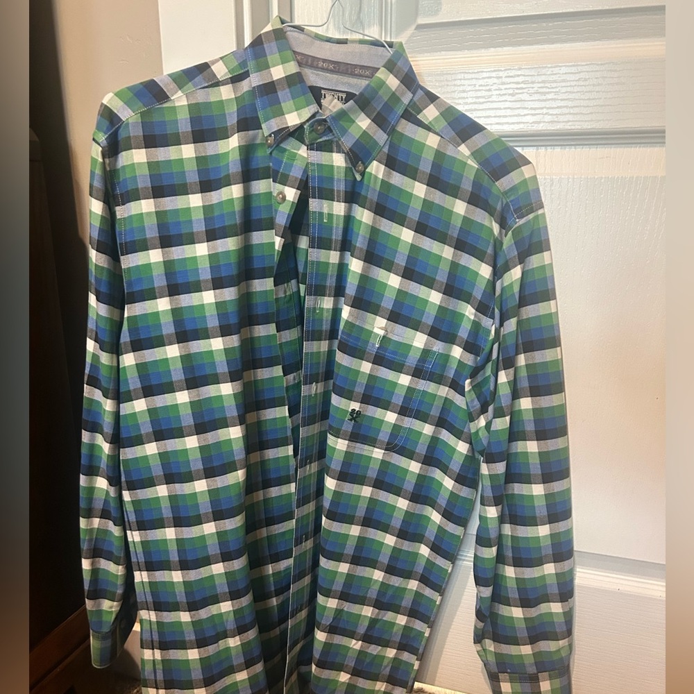 Men 20x wrangler Shirt. Size medium
